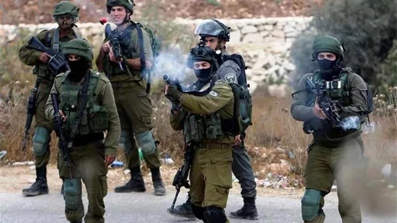 إصابة 4 شبان برصاص الاحتلال في مخيم قلنديا