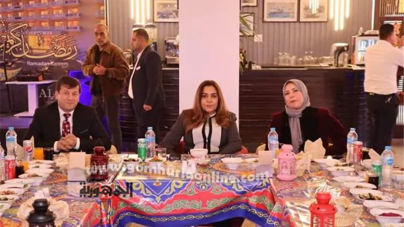 محافظ دمياط تُكرم الأمهات المثاليات وتشاركهن الإفطار الجماعى