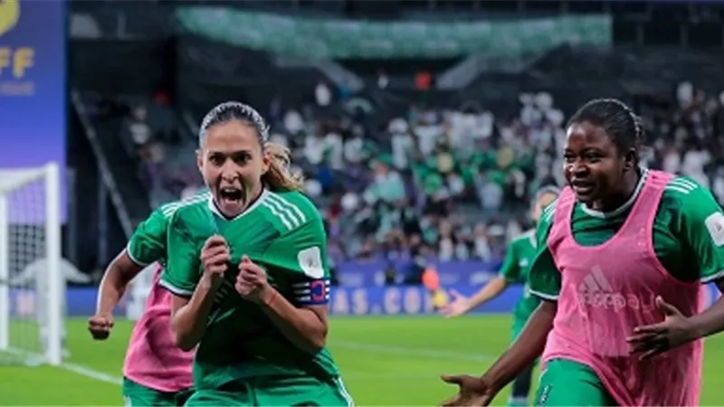 الأهلى يتوج بالنسخة الأولى لكأس الاتحاد السعودى للكرة النسائية