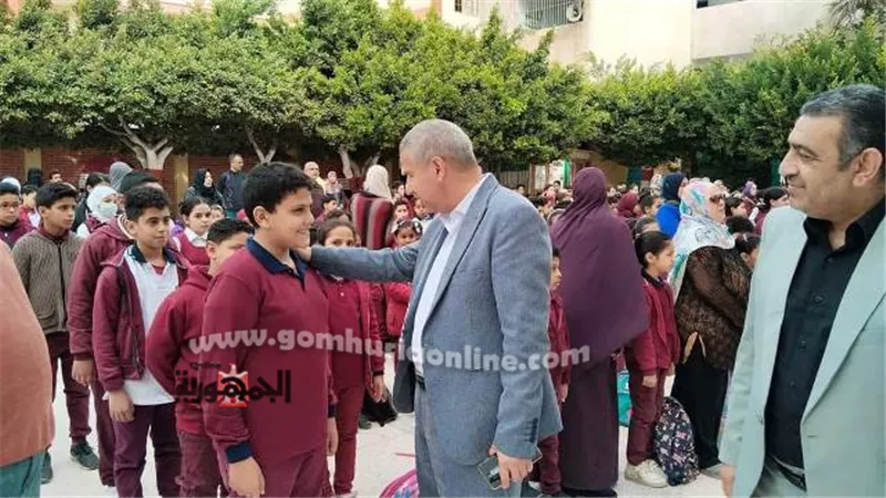مدير تعليم دمياط يتفقد مدارس عاصمة المحافظة