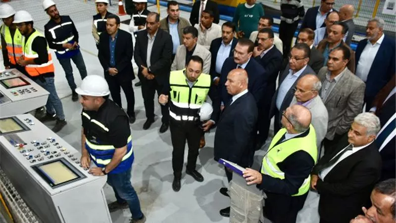 وزير النقل يتفقد مصنع الفلنكات الخرسانية بمنطقة المعصرة
