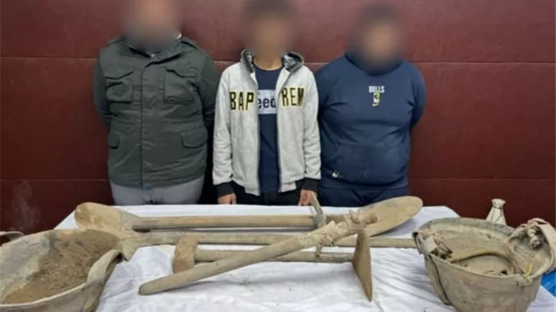 ضبط 3 أشخاص بحثوا عن ذهب الفراعنة داخل منزل بالقاهرة