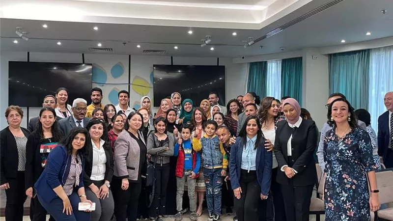عرض إنجازات مشروع تمكين الفتيات بالمنيا على السفيرة الأمريكية