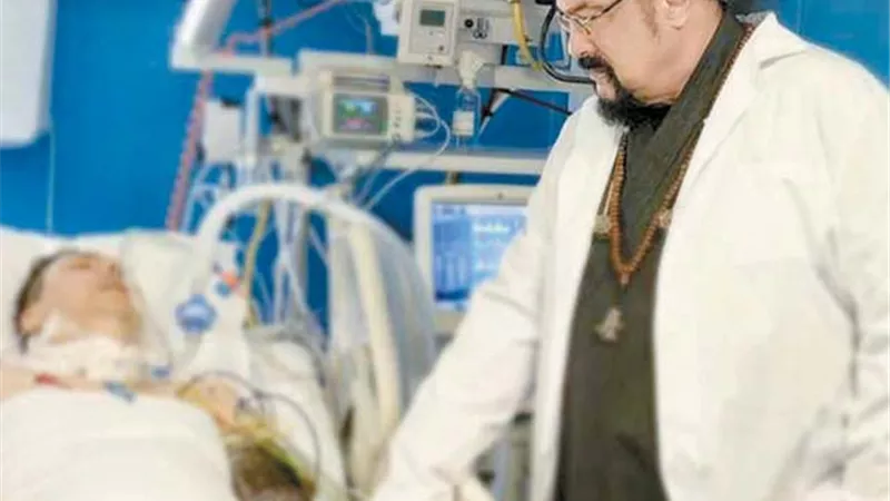 ستيفن سيجال يطالب بسرعة عقاب .. أذناب الإرهاب