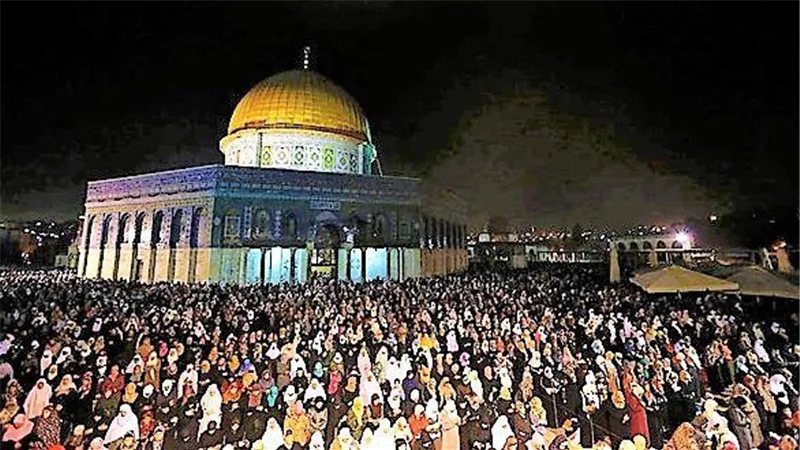 150 ألف مصلٍّ يؤدون العشاء والتراويح في المسجد الأقصى المبارك