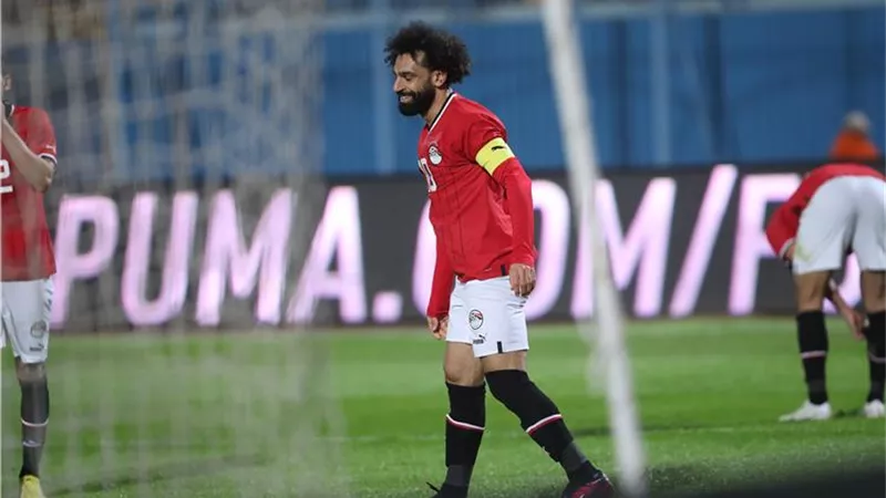 شاهد .. أحمد دياب يوضح حقيقة أزمة محمد صلاح وحسام حسن