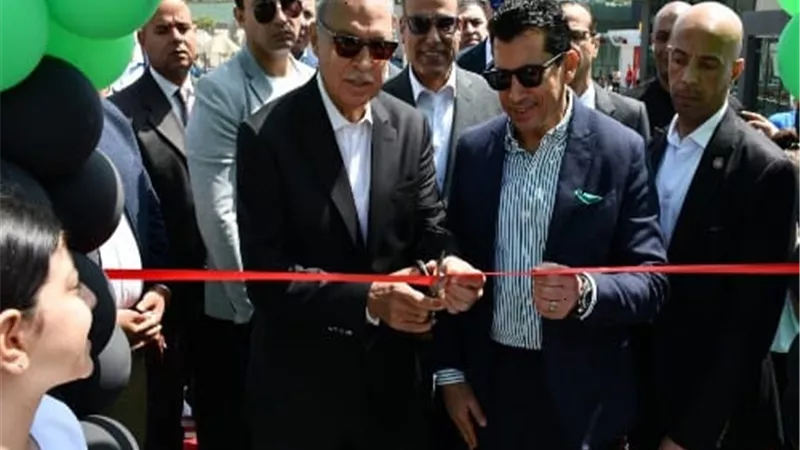 وزير الرياضة يفتتح حمام السباحة الأولمبي في نادي سيتي كلوب ببنها