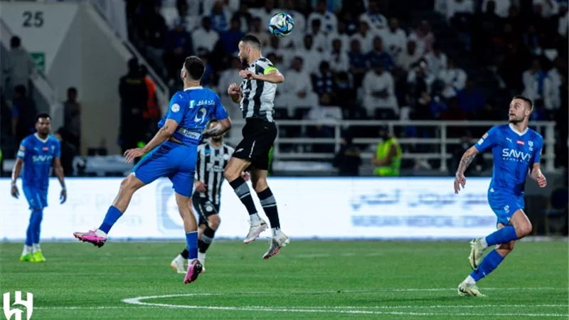 الهلال يتخطى الشباب بصعوبة في مباراة الريمونتادا بالدورى السعودى