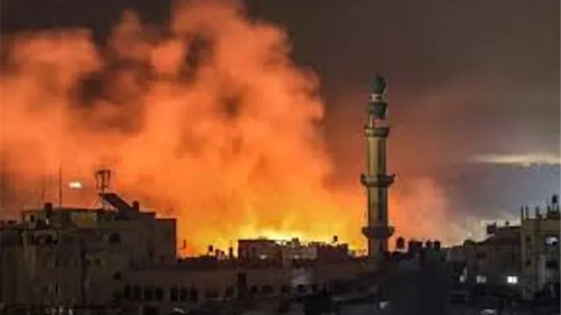 استشهاد 12 فلسطينيا جراء قصف إسرائيلي يستهدف دوار الكويت بغزة