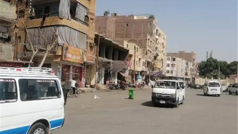 ٩٦ محضر وإزالة إدارية فى حملة مرافق موسعة بشوارع وميادين الأقصر