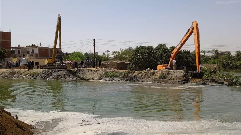 الإسماعيلية تتعامل مع سقوط جسر ترعة الكوبانية..صور