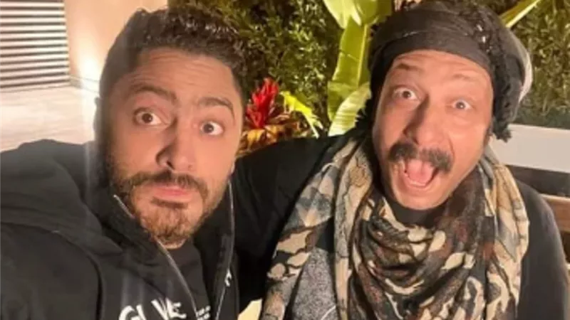 محمد ثروت مع تامر حسنى فى 