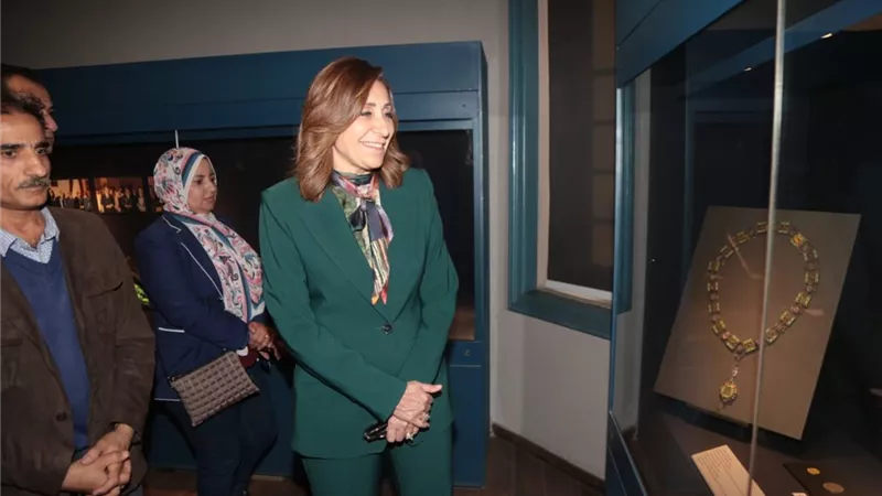 وزيرة الثقافة تتفقد التجهيزات النهائيةلمركز إبداع متحف نجيب محفوظ