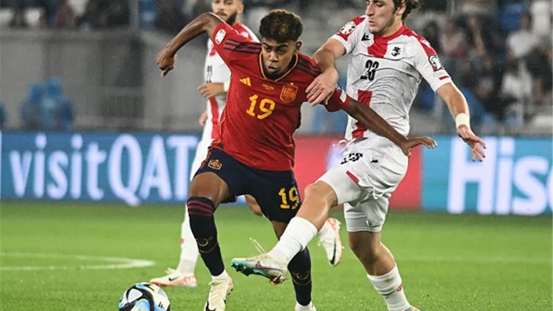 رغم صغر سنه.. نجم برشلونة يحقق رقما تاريخيا مع منتخب إسبانيا
