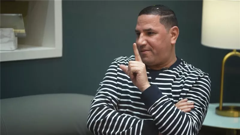 ابو المعاطي زكي يرفض الدخول للنفق وسط ضغط من رامز