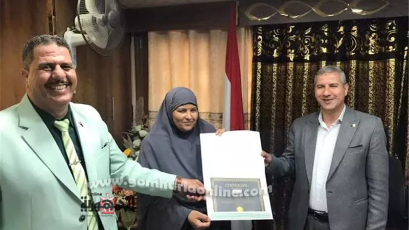 شهادة تقدير من اليابان لموجه عام الرياضيات بتعليم دمياط