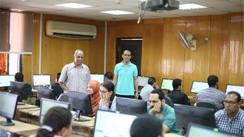 مركز التحول الرقمي بجامعة جنوب الوادي يجري اختبارات لـ 102 باحث