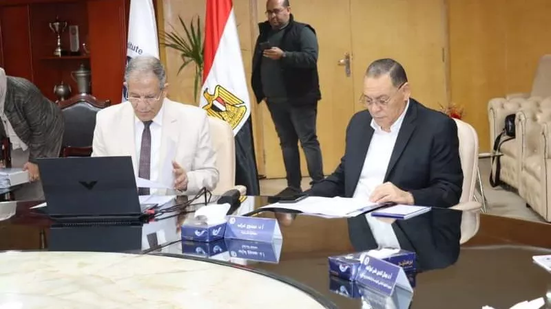 محافظ الشرقية يُشارك اجتماع مجلس إدارة تكنولوجيا العاشر