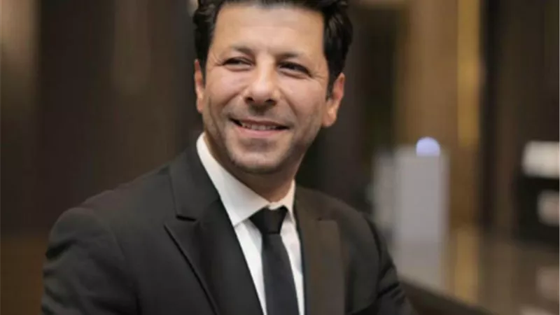 اياد نصار: 