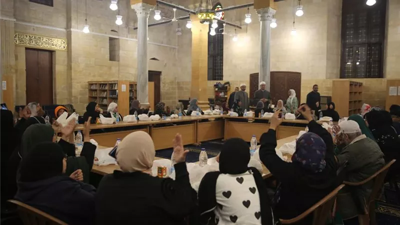 في لفتة إنسانية..وكيل الأزهر يتفقد الإفطار الجماعي لذوي الهمم