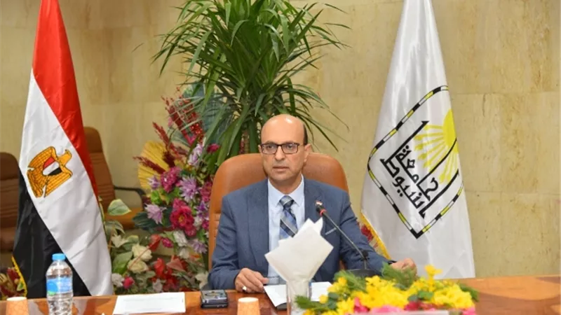 المنشاوي يتلقى تقريرا حول انجازات وحدة زرع النخاع بمعهد جنوب مصر