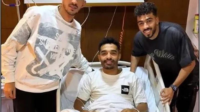 شاهد.. فتوح والزناري يزوران أوباما في المستشفى بعد جراحة الفك