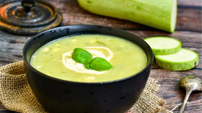 طريقة عمل شوربة الكوسا بالكريمة الصحية