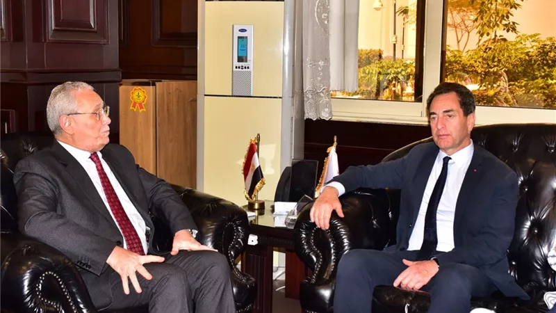 السفير الفرنسى يزور الأقصر ويلتقى المحافظ
