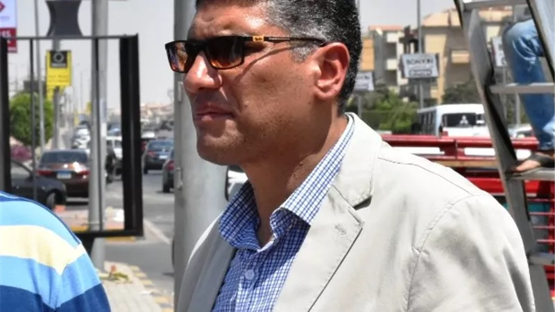 جهاز مدينة ٦ أكتوبر ينفذ إزالة فورية ويحول المخالف للنيابة.. صور