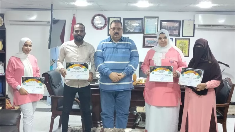 رئيس مدينة سفاجا يكرم فريق المبادرات الرئاسية المتنقل بالإدارة