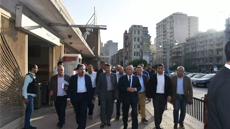 وزير النقل يتفقد مشروع المرحلة الأولى من مترو الإسكندرية