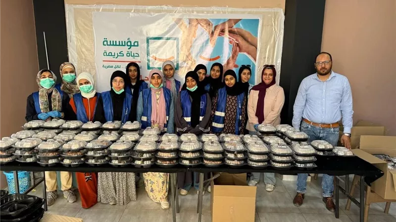 حياة كريمة توزع 500 وجبة إفطار ساخنة في البحر الاحمر ضمن مبادرة 