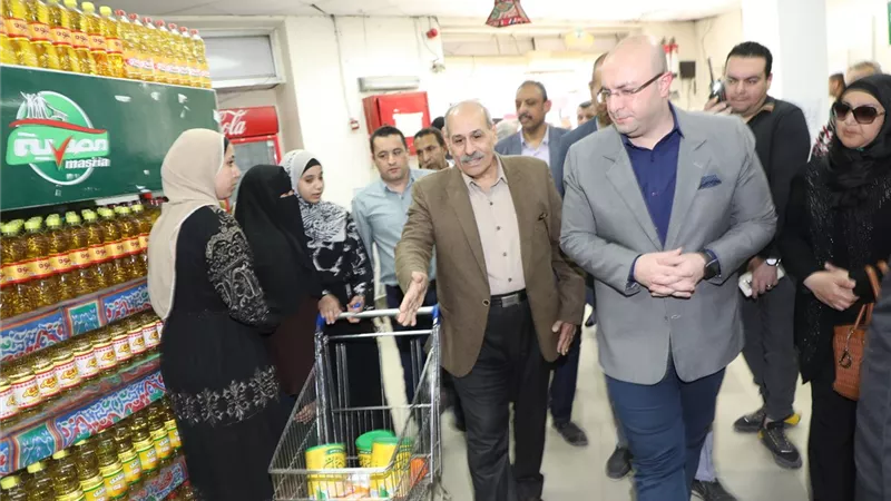 غنيم يتفقد الهايبرات والسلاسل التجارية للاطمئنان على توافر السلع