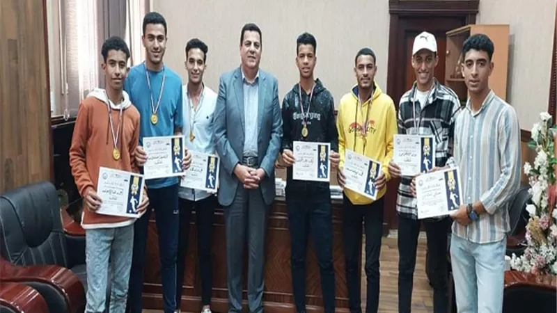 رئيس جامعة بني سويف التكنولوجية يكرم الفائزين بالمسابقه الرمضانية