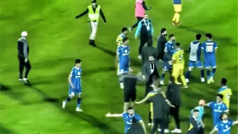 ناد عراقي يهدد بالانسحاب من الدوري بعد تعرض لاعبيه لاعتداء