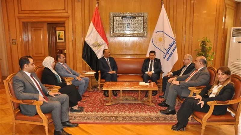 تفاصيل اجتماع قيادات جامعة حلوان مع المستشار الثقافى اليمنى.. صور