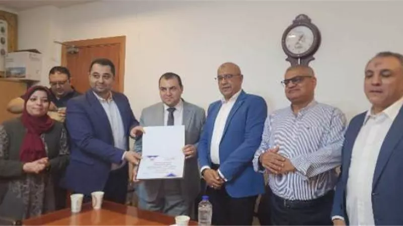 تكريم مدير المستشفي التخصصى ببنى سويف السابق