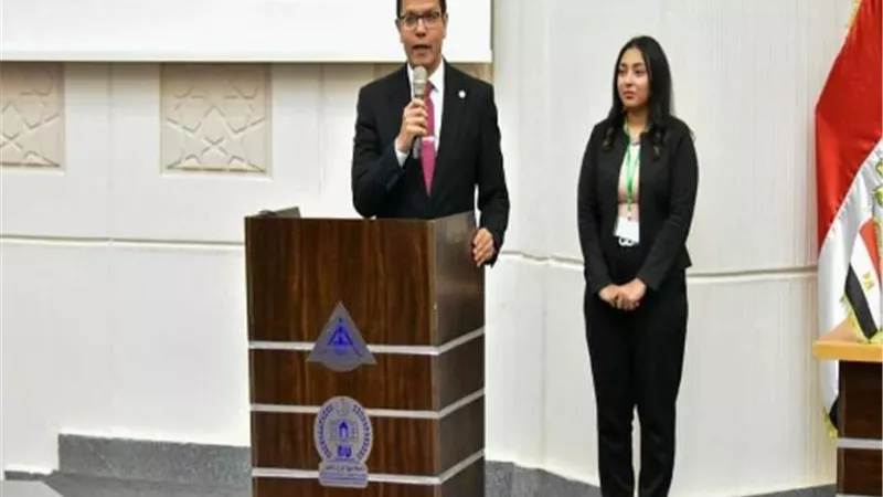 رئيس جامعة بنها يفتتح ندوة الابتزاز الإلكتروني بمقر العبور