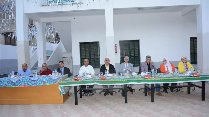 كليات جامعة أسيوط تنظم حفلات إفطار جماعي لأبنائها