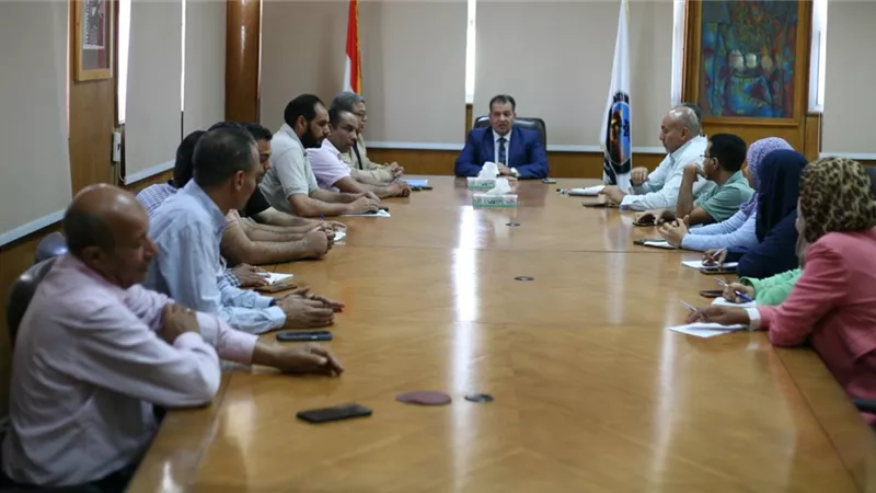 رئيس جامعة جنوب الوادي يتابع آليات تنفيذ مشروعات التحول الرقمي