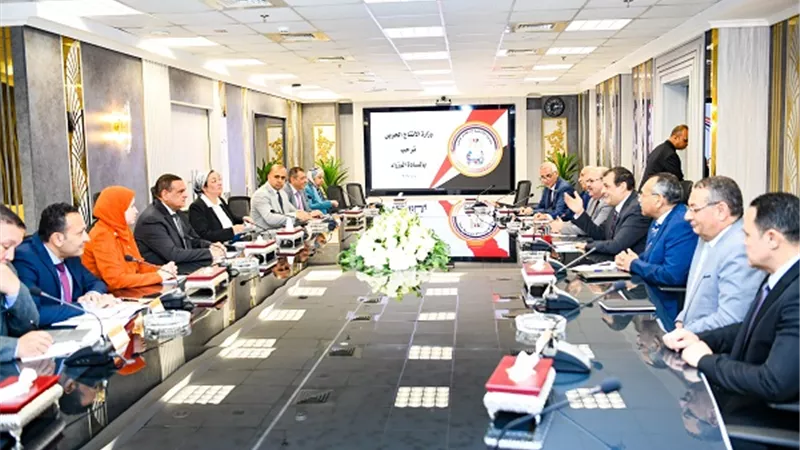 بحث الموقف التنفيذى لمشروعات البنية الأساسية لمنظومة إدارة المخلفات الصلبة