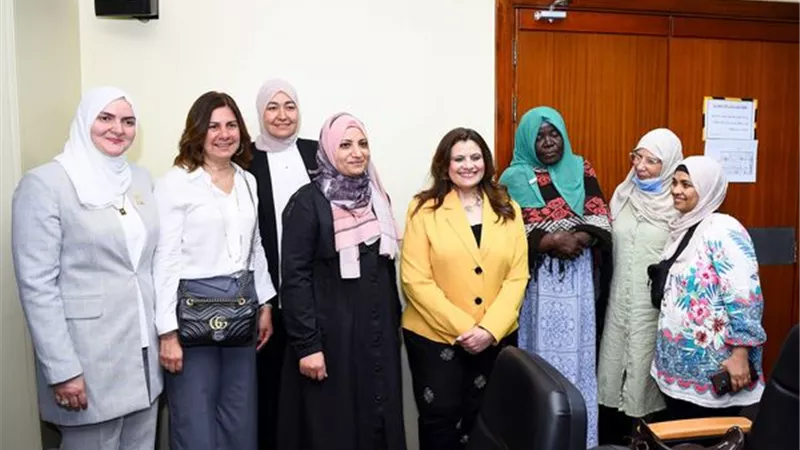 وزيرة الهجرة تتفقد مستشفى بهية بالهرم