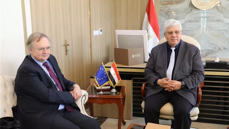 وزير التعليم العالي يبحث تعزيز التعاون مع سفير الاتحاد الأوروبي