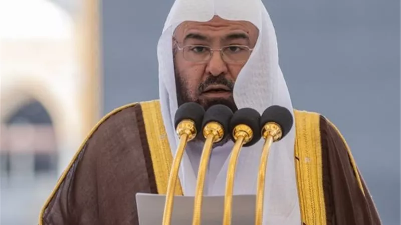 السديس في خطبة الجمعة : يفيض الله من كرمه على عباده الصائمين