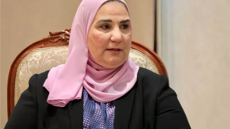مصر وبريطانيا تبحثان سبل إيصال مزيد من المساعدات الإغاثية لقطاع غزة