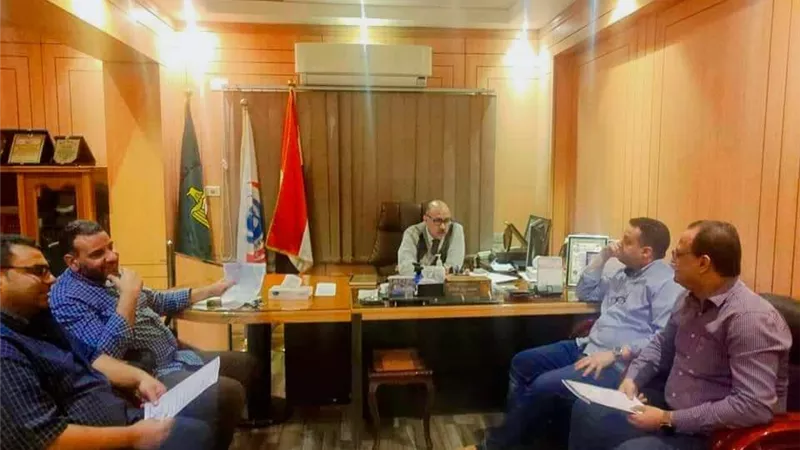 مدير صحة أسيوط يستعرض تطوير المنشآت الطبية