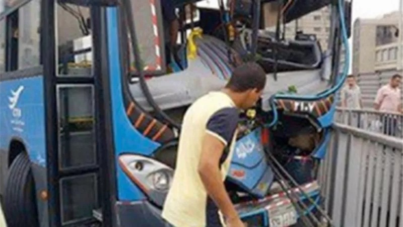 إصابة 6 في انحراف اتوبيس نقل ركاب بطريق 