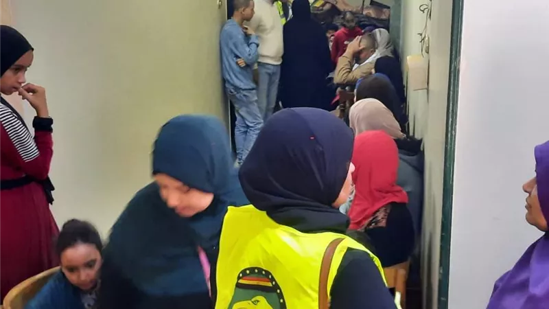 الكشف علي ٥٠٧ حالة في قافلة 