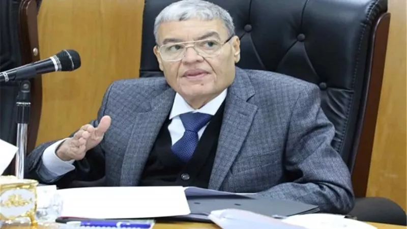 القاضى إلغاء كافة الإجازات والراحات بمختلف القطاعات الخدمية