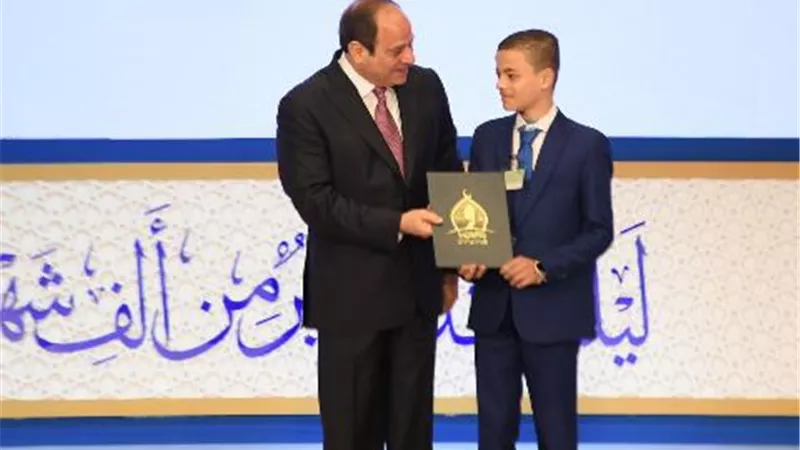 المتحدث الرئاسى ينشر صور حضور السيسى لاحتفال الأوقاف بليلة القدر